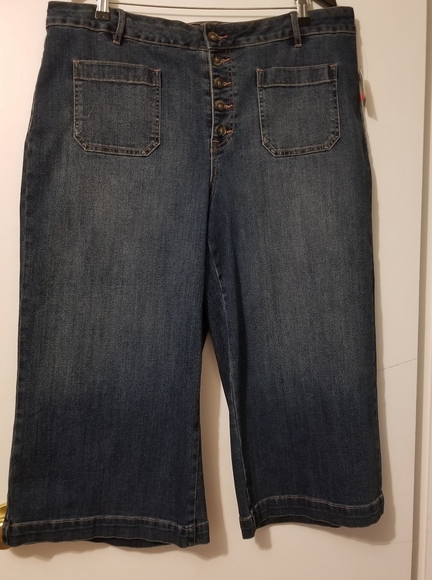 SOLD - WIDE LEG CAPRI DENIM PANTS - Picture 3 of 10